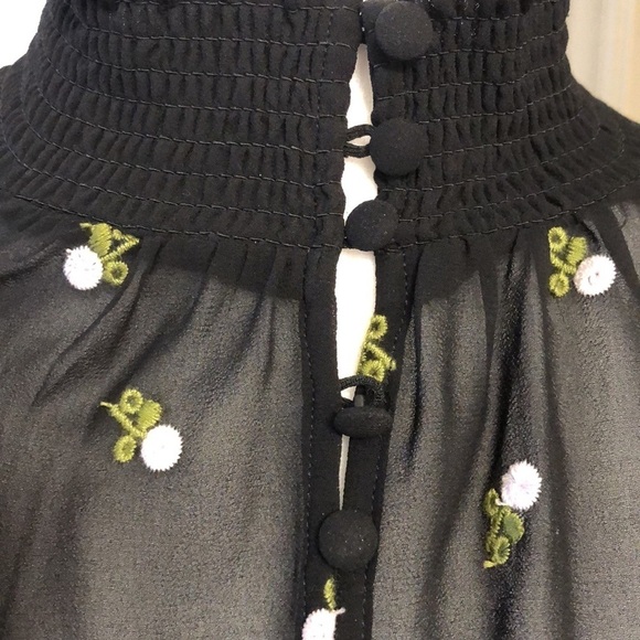 Cabi Style 5338 Floral Embroidered blouse Size Small‎ - Picture 7 of 9